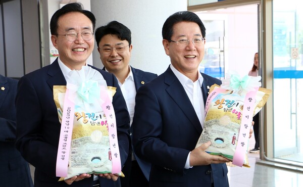                         나주 왕건이 탐낸 쌀 전남 10대 고품질 브랜드 쌀 선정 기념 사진