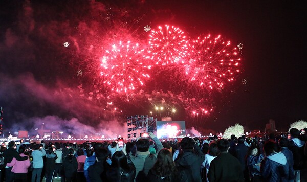 [                               2023나주축제, 영산강은 살아있다' 축제 폐막 불꽃쇼