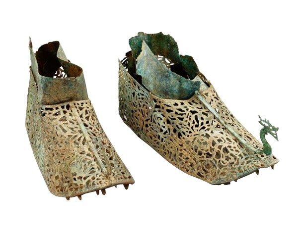 나주 정촌고분에서 2014년 출토된 금동신발