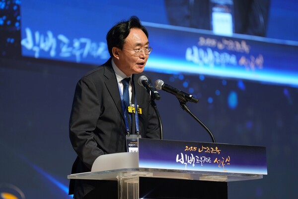 윤병태 시장이 ‘2025 나주교육 빅뱅 프로젝트’ 선포식에서 인사말을 하고 있다